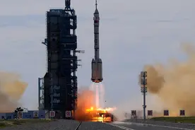 神14发射当天，美军无人机逼近我国领空，60架隐身战机撑腰图片