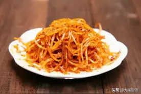 ​腌芥菜丝，直接加盐发苦还不脆！教你一招，咸香脆辣，越放越香图片