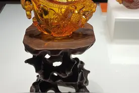 辽博非遗雕刻展：抚顺琥珀雕图片