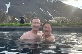 马克·扎克伯格带爱妻泡露天温泉，37岁亚裔富婆素颜出镜，很自信图片
