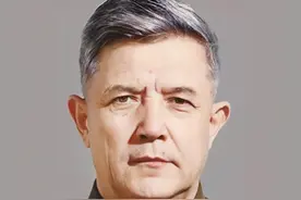 混血将军把“酒场”当“战场”，一个人“放倒”了17个苏联军官！图片