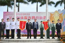 疫后首次复办的香港五四升旗礼 第一次使用中式步操进场！图片