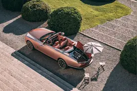 仅售1.6亿元！劳斯莱斯推出浮影系列新车：自带餐具和遮阳伞图片