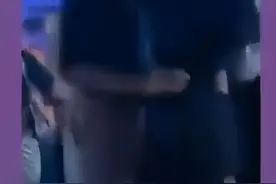 Jennie、V疑似派对玩嗨「亲密搂腰热舞」 推特疯传高糊视频图片