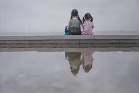 8岁男孩身体不适举手7次后身亡，视频曝光全网心疼图片