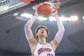 61分14篮板创造历史！CBA现役本土第一人诞生，他常规赛MVP稳了！图片