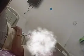 何为孝道？女子狂扇病床上母亲耳光，网友却力挺该女子，引起争议图片