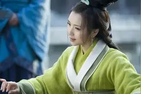 蔡文姬被匈奴王霸占12年，屈辱生二子后，曹操派人带黄金美玉赎人图片