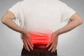 坐着腰疼vs.站着腰疼，病因的差别很大……图片