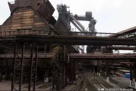 乌军死守钢铁厂，俄军钻地弹发起猛轰，车臣部队攻占6层地下室图片