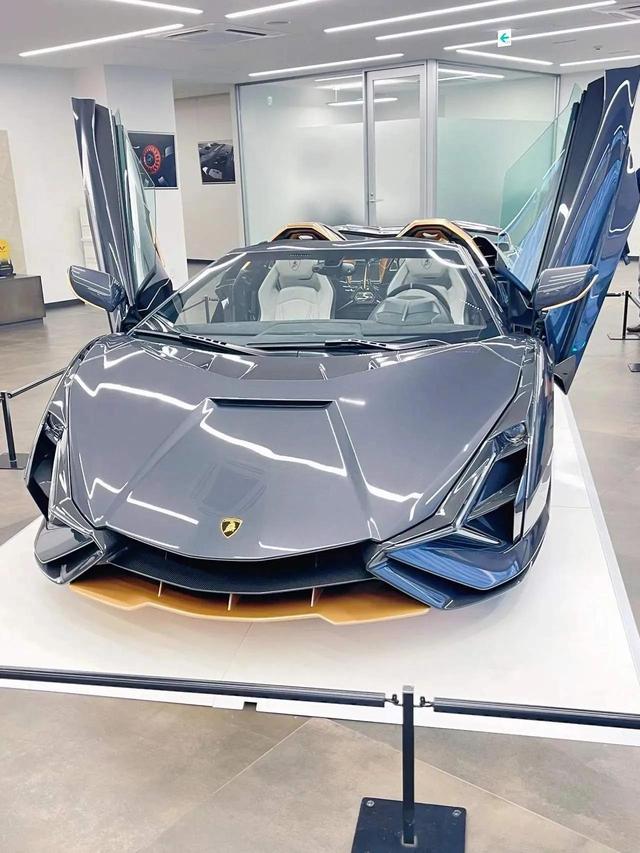 全屏超高清的超跑豪车壁纸 .欣赏一下 ！#创作灵感