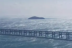 是天灾的预兆吗？大连附近海域出现“海浩”现象，海水如“开锅”图片