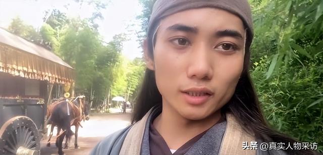 我在横店当4年群演，特殊要求会加钱，光屁股拍戏8000，女的更多