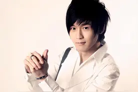 曝光何洁怀孕，被兄弟抢走女友，情绪失控砸电视：难怪苏醒不红？图片