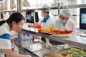 看看长春外国语学校的食堂：厉行勤俭节约，打造“文明餐桌”图片