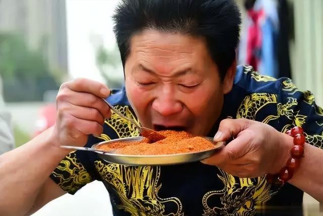 “辣王”李永志：5斤辣椒配白酒，破世界纪录，如今下场令人同情