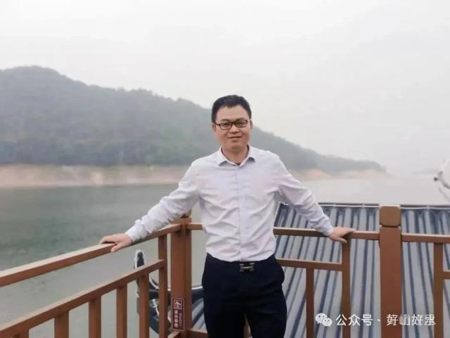 沿江硿下潭游记 // 黄学隆