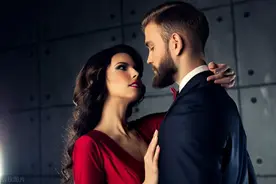 两性关系里，越是“猫系”女人，男人越会欲罢不能图片