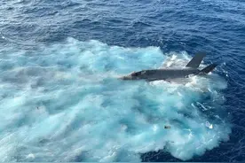 被解放军监视禁用无线电？F35C坠海视频公开：或因无线电静默坠机图片