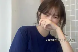 别再剪刀手了！9个拍照姿势，优雅大方，拍出来的照片自然又好看图片