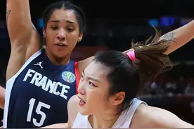 母亲癌症父亲尿毒症，女篮第一美女李梦为何这么拼？图片