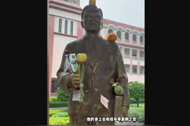 高考期间没有一个名人是饿的，身上脚下全是零食，这届学子太调皮图片