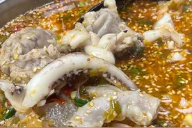 河北14岁小伙暑假来广东姑姑家，天天吵着吃夜宵，姑姑：招待不起图片