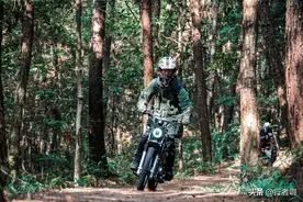 听人劝吃饱饭，大油箱弯梁摩托车终于来了，嘉陵嘉鹏工业出品图片