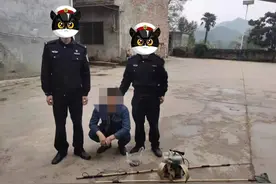 挨了！桂林一男子禁渔期间非法捕鱼被抓图片