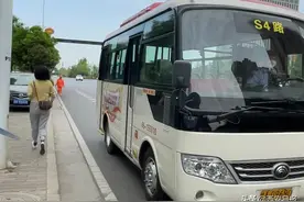 社区巴士开通首日，记者体验图片