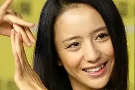 镜头前美若天仙，真人黑瘦干瘪，这9位“上镜脸”的女星反差好大图片
