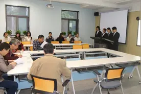 老师质疑博士生论文被怼，直言看不懂很正常，网友评论“真硬气”图片