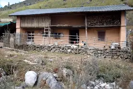 拜访中越边境，越南一侧的汉族人家，住土房讲汉语，和云南人一样图片