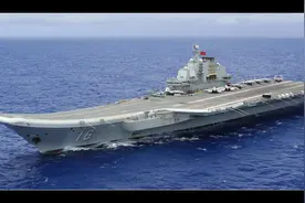 飞鲨骑脸伯克：辽宁舰霸气战巡，歼-15低空出击，掠飞美军驱逐舰图片