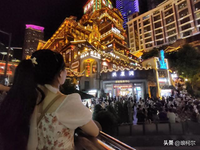 洪崖洞游玩攻略(重庆洪崖洞旅游攻略)