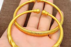 舅妈黄金手镯一万五，八千拿下，赚了还是亏了？图片