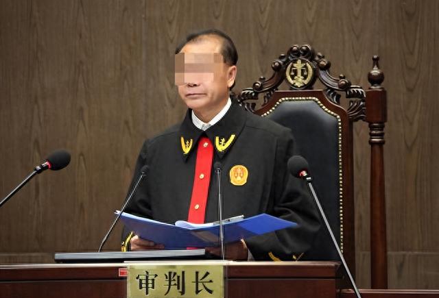 空姐机舱内穿情趣内衣拍照，发布称：超级舒服！网友：全脱算了