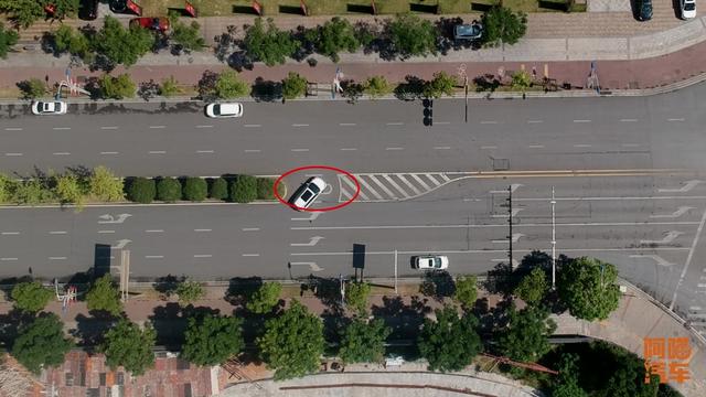 左转弯掉头红绿灯正确走法-百科小世界