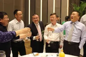 年轻人“整顿”酒桌文化？网友：抵触的不是酒，主要是这3样图片