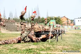 特种兵射击考核，新兵也参加图片