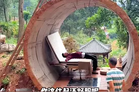 四川小伙用水泥管造豪宅，星空顶被嘲像炫彩猪圈，父亲：狗都不睡图片