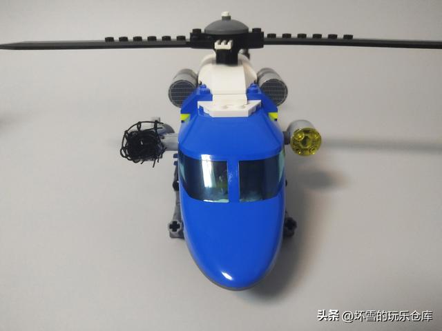 乐高城市组套装试玩，警察大战银行抢匪，保障乐高城市安全