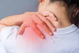 落枕，是颈椎发来的“警告”！附疼痛科医生的缓解方案图片