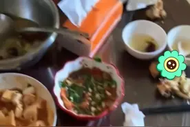 女子给婆家人炒好菜后喂孩子，饭菜被其全吃光，竟剩下碗筷等她洗图片