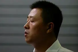 17年后，那个马路上热心扶老人，惹争议的小伙怎么样了？图片