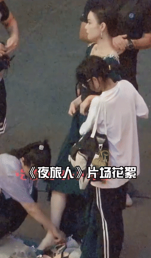 浴缸陪睡、助理手接口水、“跪式服务”，这些明星哪来的优越感？