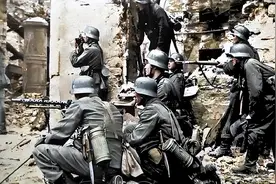 柏林战役中占据优势的苏军面对穷途末路的德军为何伤亡30万人图片