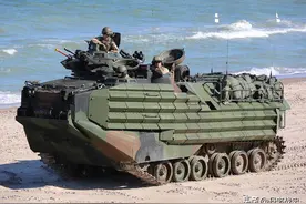 AAVP7A1 CATFAE两栖扫雷车，专门为抢滩登陆开辟通道图片