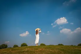 真正厉害的人：苦而不诉、难而不怨、喜而不扬！图片