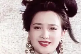 “四大名著美女代言人”，何晴56岁胖得真实，打扮朴素但美得出奇图片